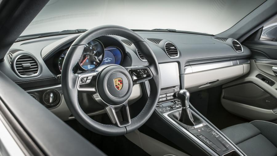 Панель приборов Porsche 718 Cayman 2016 года  (фото 32 из 33)